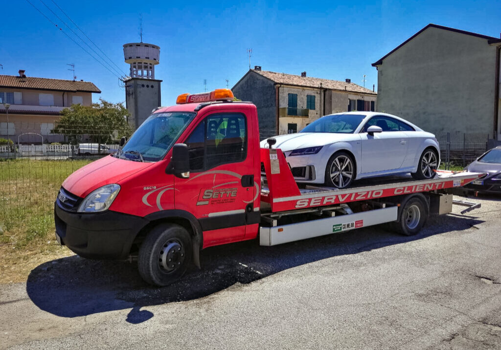 SERVIZI - carroattrezzi SERVIZI - carroattrezzi